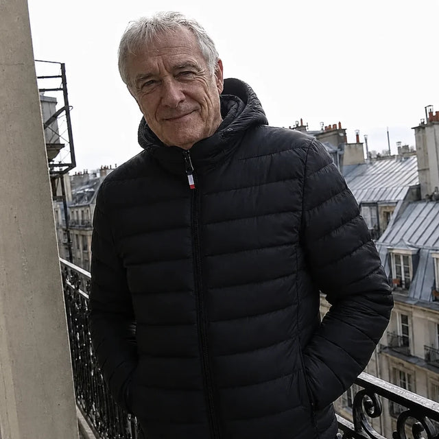 Client masculin sur son balcon un matin d’hiver, doudoune Ridge 21 chauffante