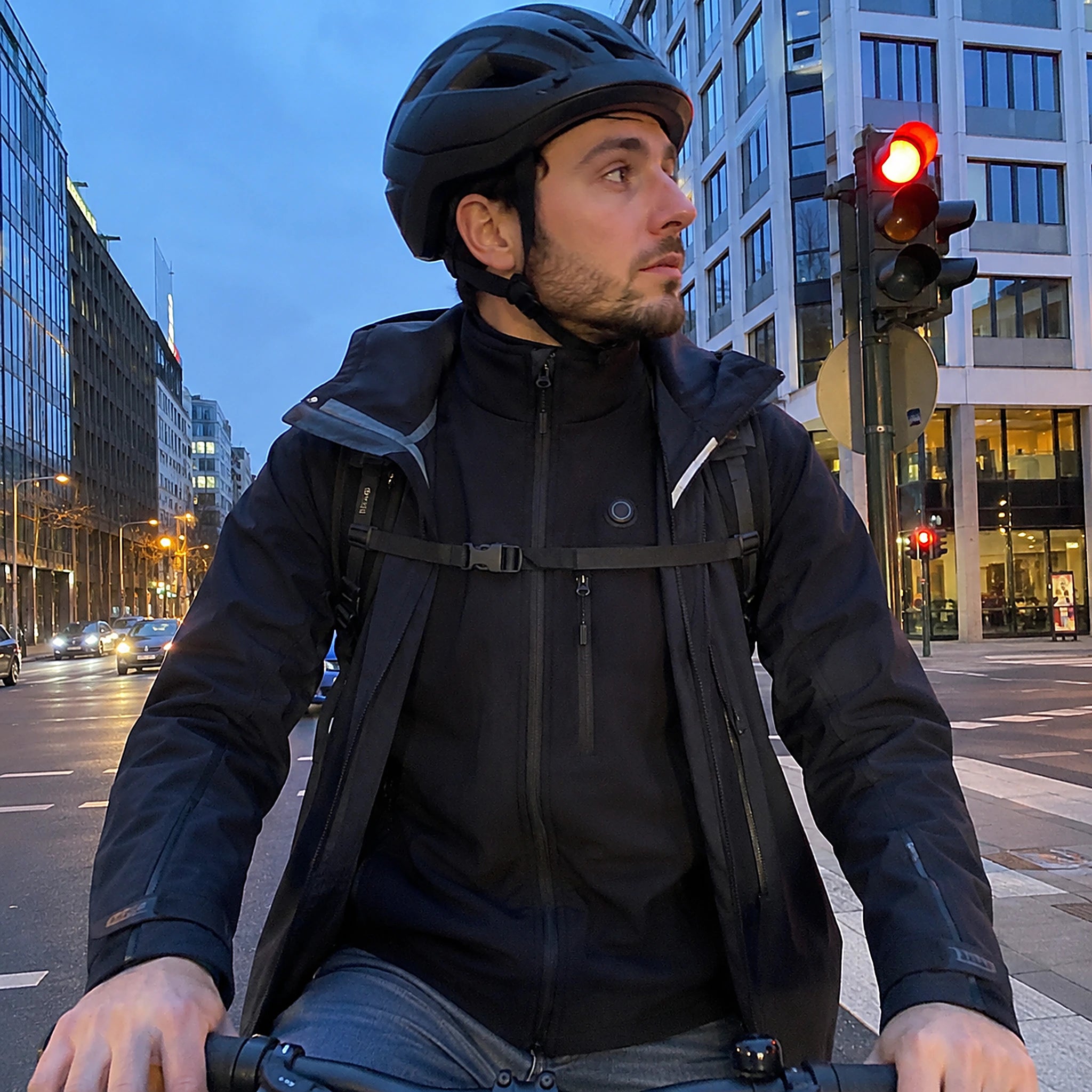Kunde fra FLINTWRK med varmevesten Traverse 9
